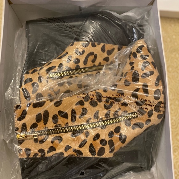 Steve Madden leopard print wedge boots - Picture 5 of 5